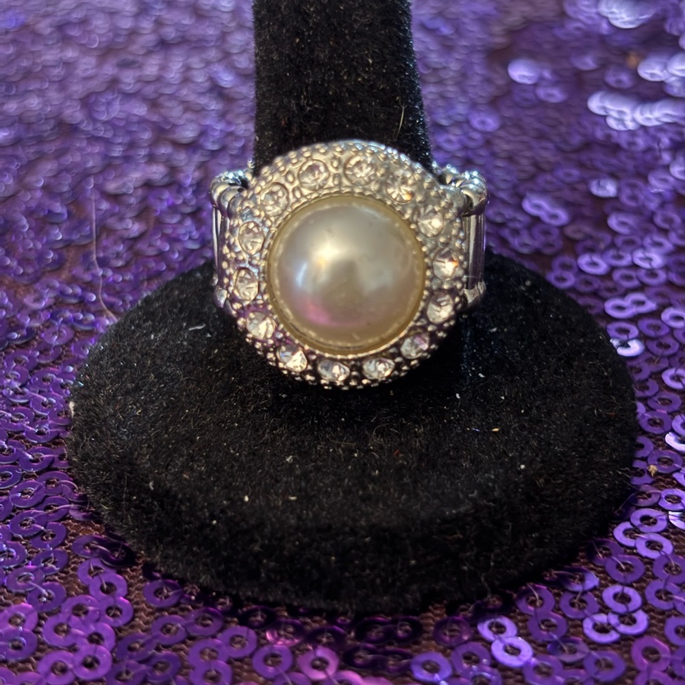 paparazzi Silver Tone Pearl Halo Ring - White Pearl